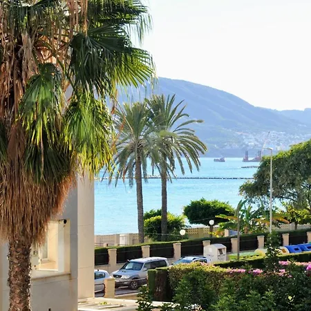 Exclusive Beachside 3 Bedroom With Pool In Apartment